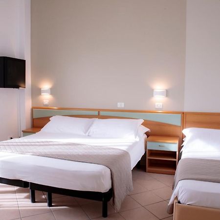 Hotel Holland Rimini Zewnętrze zdjęcie