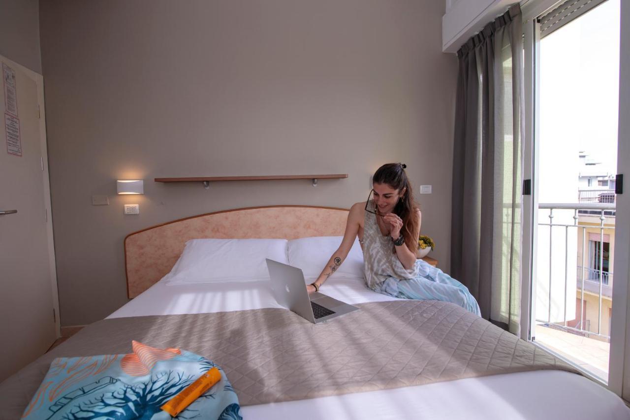 Hotel Holland Rimini Zewnętrze zdjęcie