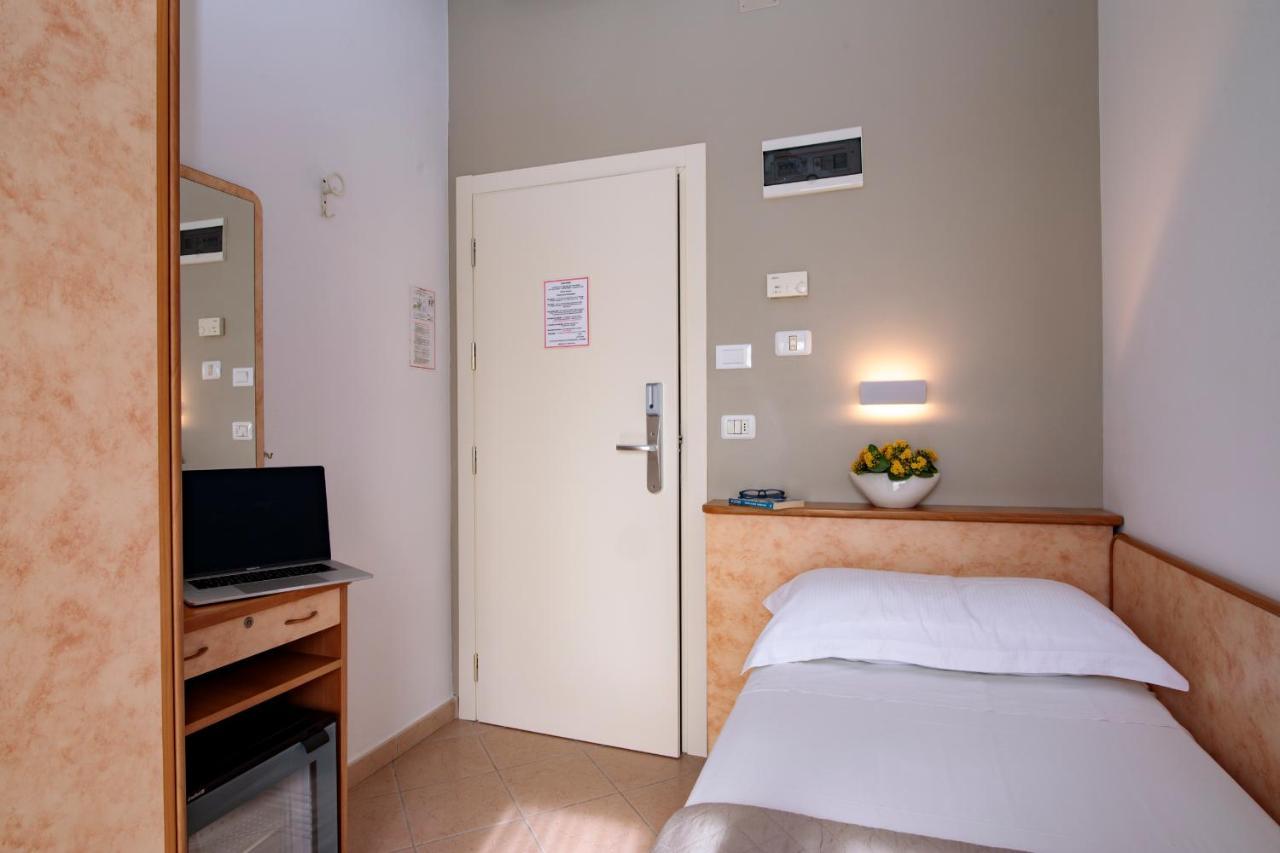 Hotel Holland Rimini Zewnętrze zdjęcie