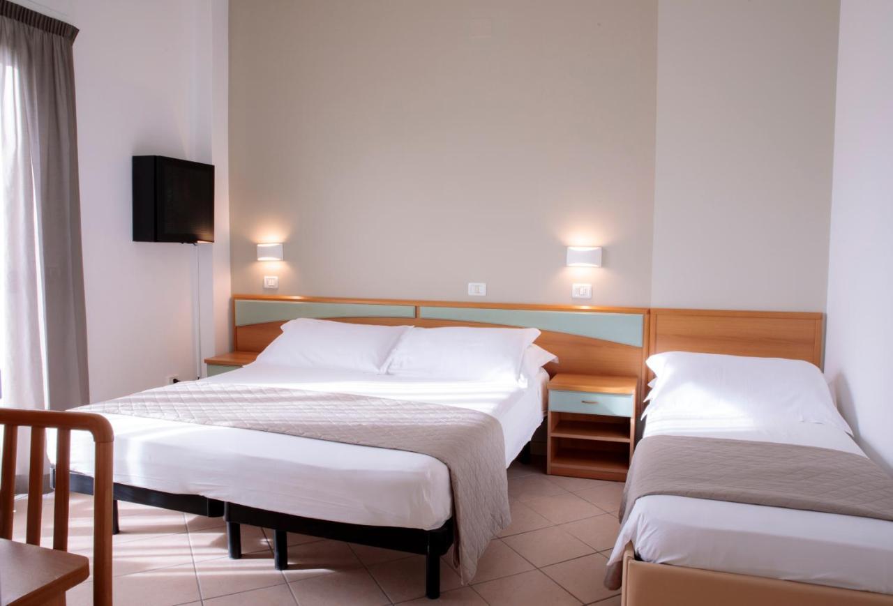 Hotel Holland Rimini Zewnętrze zdjęcie
