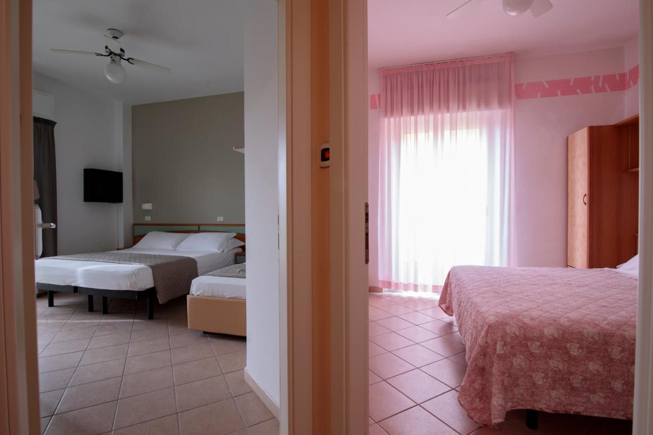 Hotel Holland Rimini Zewnętrze zdjęcie